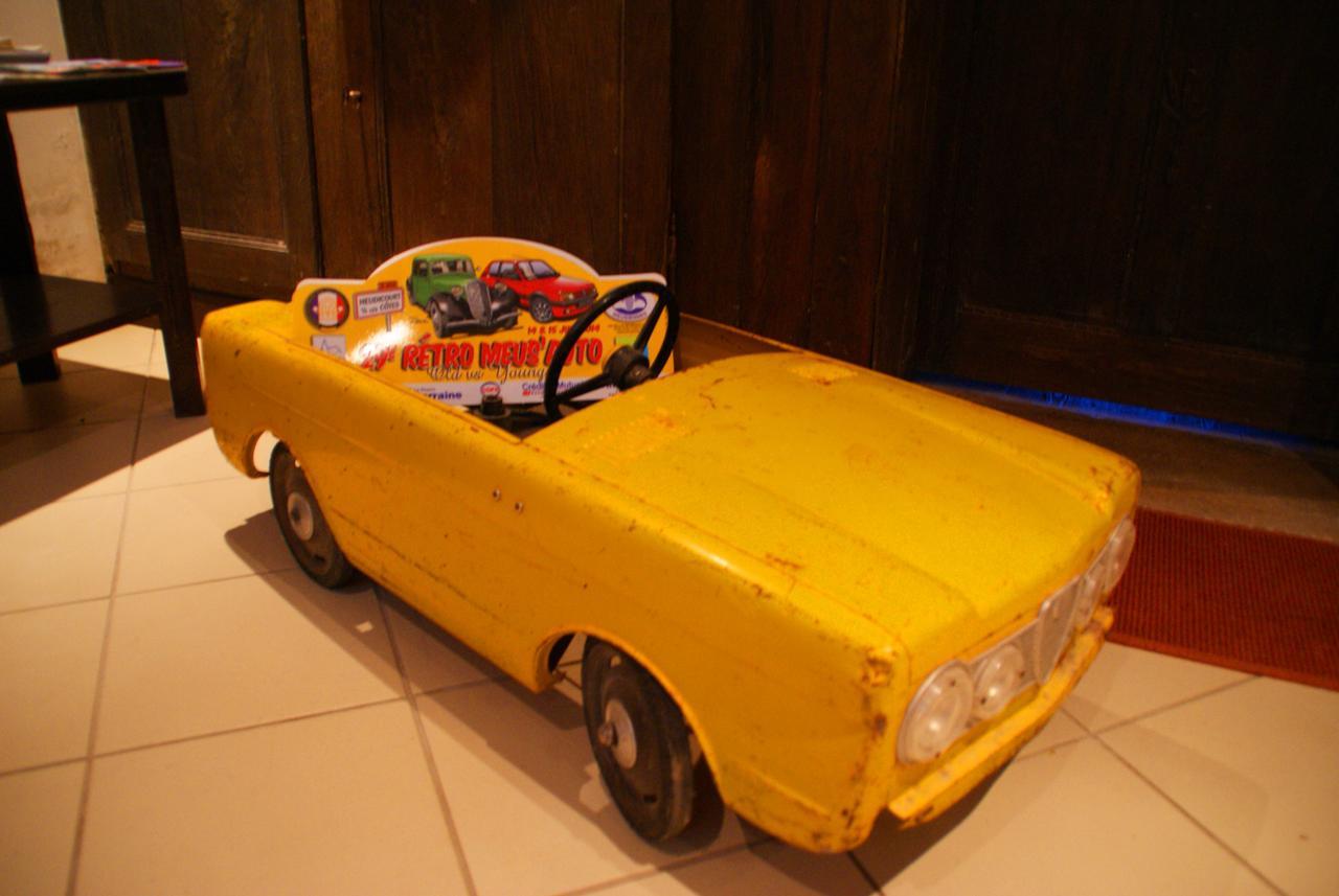 Chez Catharina Oldtimer B&B Levoncourt  エクステリア 写真